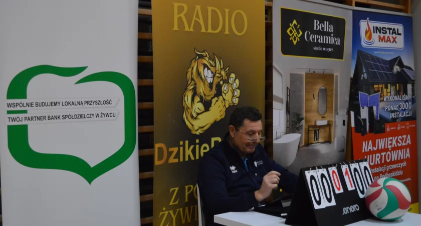 Emocjonujące widowisko w 1 Lidze Śląskiej Kobiet – podsumowanie meczu TS Stal Śrubiarnia/SMS Żywiec kontra GLKS Nacomi Wilkowice