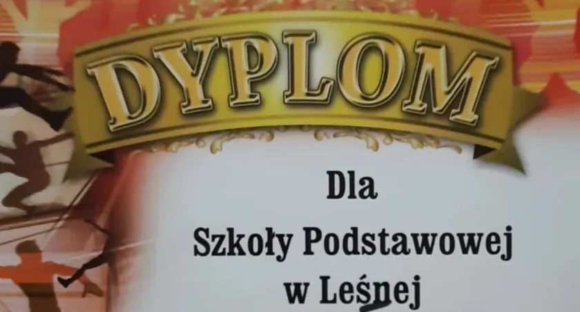 Mistrzostwa Gminy Lipowa w Piłce Ręcznej – Wielki Sukces Dziewcząt z ZSP Leśna! 
