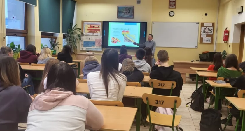 Spotkanie z młodzieżą dotyczące zdrowego odżywiania w Zespole Szkół Budowlano-Drzewnych w Żywcu 