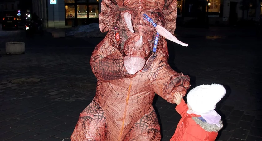 Finał WOŚP w Żywcu - po rynku spacerował triceratops! 