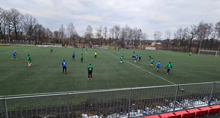 Sparing GKS Radziechowy-Wieprz vs LKS Pasjonat Dankowice: Wysokie zwycięstwo 6:2, debiut juniorów i obiecujący prognostyk na sezon - kolejne mecze sparingowe już w planie!