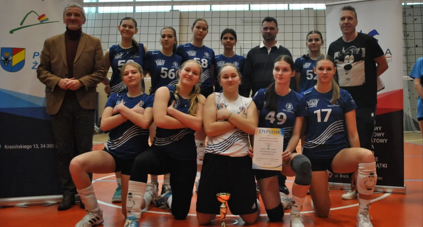 Emocjonujące zmagania siatkarskie podczas Licealiady w Żywcu – wielkie gratulacje dla zwycięzców!
