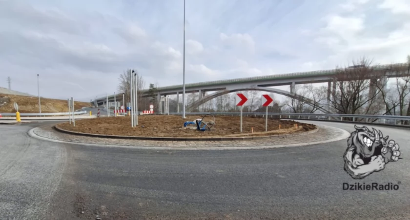 Prace przy budowie ronda w Kamesznicy w Gminie Milówka - dobiegają końca – co to oznacza dla kierowców?