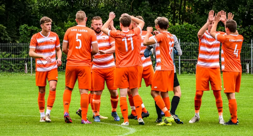 Piłkarze LKS Leśna zwyciężają z drużyną Podbeskidzia U17!