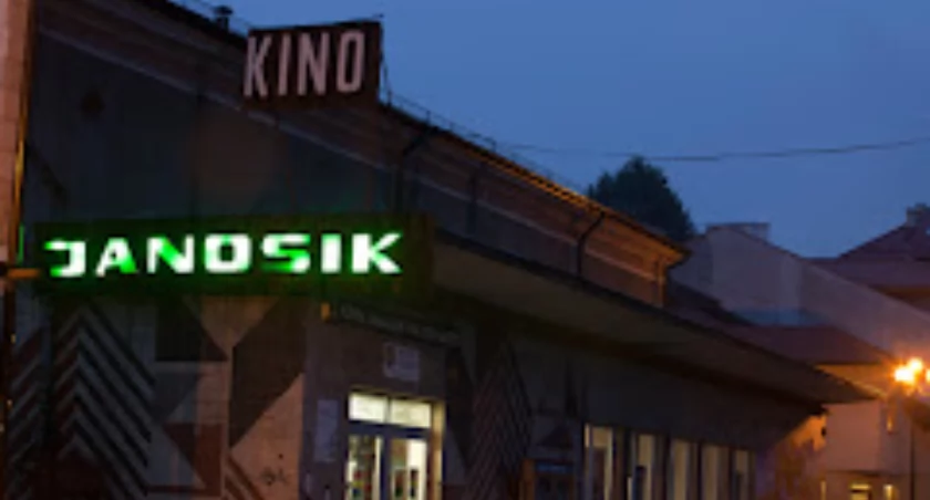 Repertuar seansów Kina Janosik: filmy dla dzieci, młodzieży i dorosłych. Harmonogram filmowych emocji. Seanse animacji, horrorów, komedii. Klub Filmowy Urania. Seanse specjalne. 