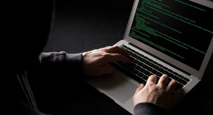 Fałszywe aplikacje bankowe!  Żywiecka policja włącza się w akcję przeciw cyberprzestępczości.