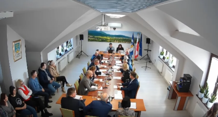 Burzliwa sesja w Lipowej! Radni odrzucili wniosek o konsultacje społeczne