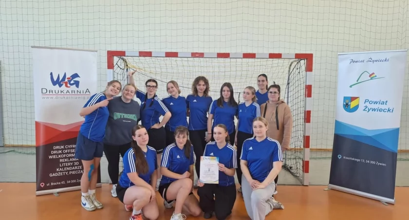 Srebro dla szczypiornistek z ZSEG w Żywcu! 