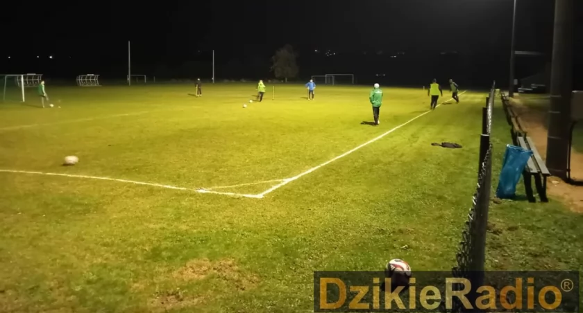 Wygrana LKS-u Skrzyczne Lipowa 4:2! Zespół gotowy na wiosnę i ligowe wyzwania. Świetna forma i solidna gra drużyny.