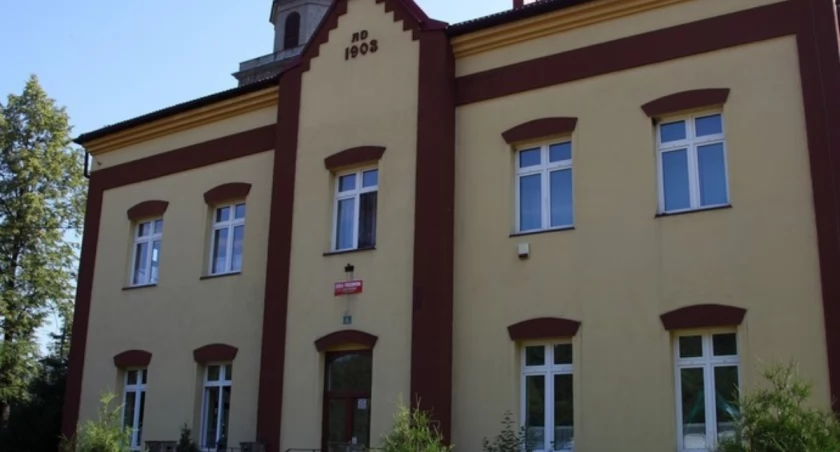 Konkurs na stanowisko dyrektora Szkoły Podstawowej w Ujsołach