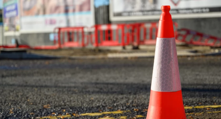 Opóźnienia w stabilizacji osuwiska na ekspresówce – GDDKiA wydłuża termin prac do czerwca 2025 roku