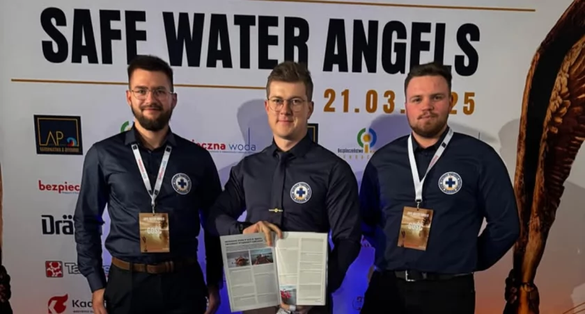 Ratownicy z Beskidzkiego WOPR Oddziału Rejonowego w Żywcu na Gali Safe Water Angels w Gdyni