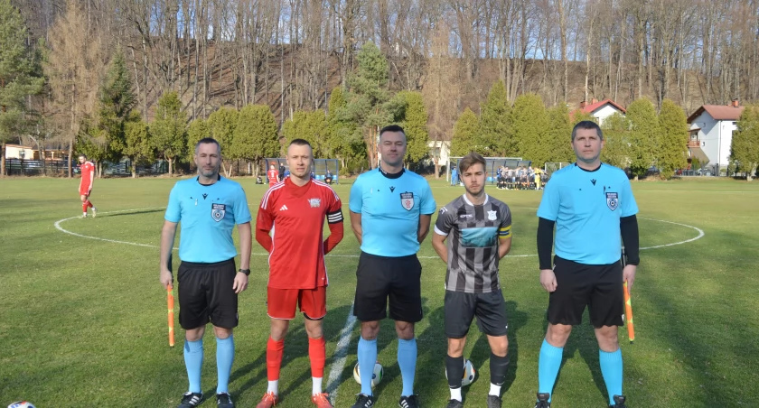 TS Stal-Śrubiarnia Żywiec triumfuje w emocjonującym starciu z GKS Podhalanka Milówka