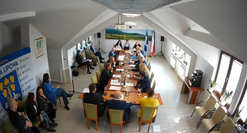 Inwestycje i rozwój: Podsumowanie XIV Sesji Rady Gminy Lipowa
