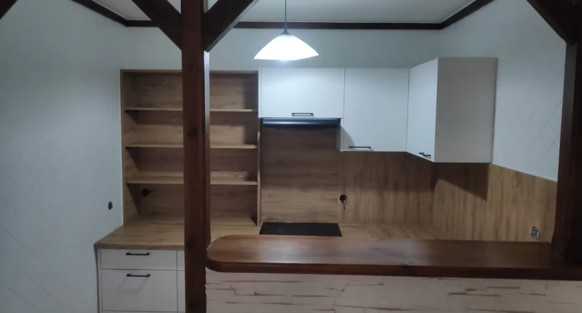 Nowoczesna i funkcjonalna zabudowa kuchni – projekt zrealizowany z dbałością o każdy detal