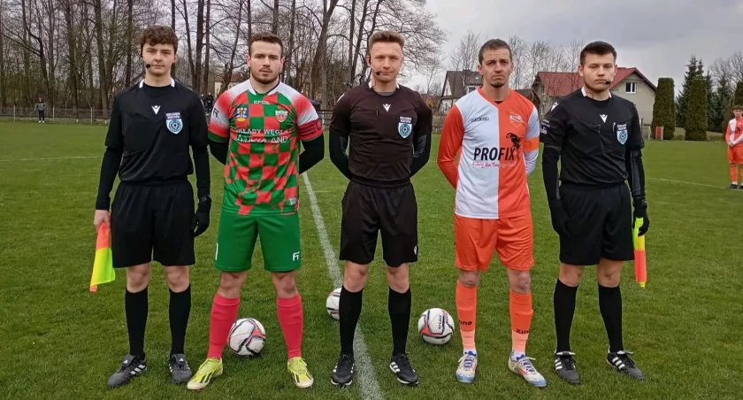 Emocjonujący pojedynek w A klasie Podokręgu Żywiec – LKS Leśna triumfuje w Derbach Lipowej  nad LKS Skrzyczne Lipowa !