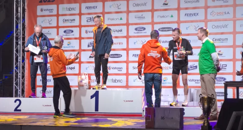 Andrzej Dobija triumfuje w Łodzi – zwycięstwo w kategorii M60 podczas DOZ Maratonu