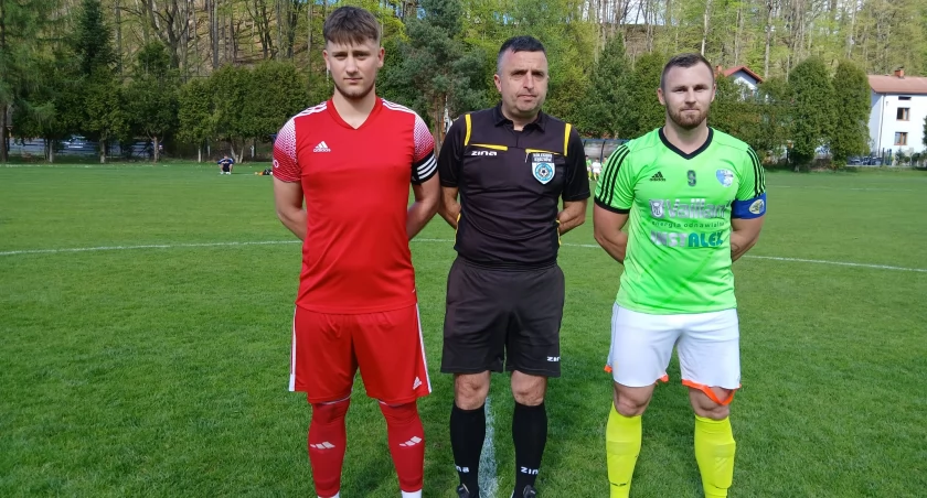 Dominacja Stal-Śrubiarnia II Żywiec w starciu z rezerwami GKS Radziechowy-Wieprz II