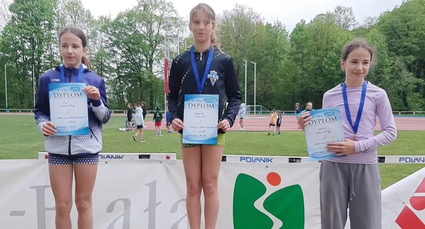 Start sezonu lekkoatletycznego z przeszkodami – sukcesy mimo trudnych warunków