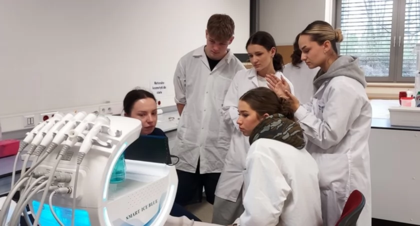 Uczniowie rozwijają pasję do nauki podczas warsztatów chemicznych na Uniwersytecie Śląskim