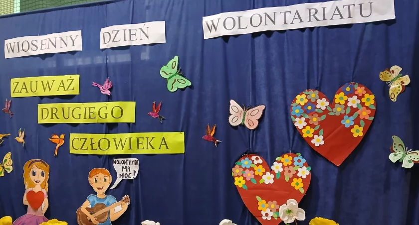 Pomoc ma moc! – Wiosenny Dzień Wolontariatu w SP nr 3 w Żywcu Sporyszu.