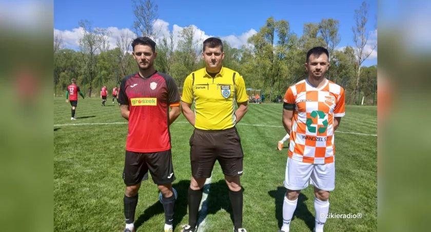LKS Leśna pokonuje LKS Świt 3:1! Sprawdź szczegóły emocjonującego starcia o liderowanie w A-klasie Żywiec!