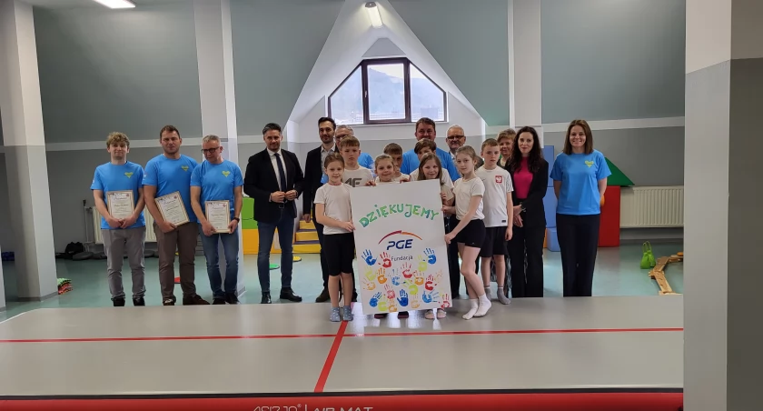 Nowoczesna sala gimnastyki korekcyjnej w Szkole Podstawowej w Międzybrodziu Żywieckim. 