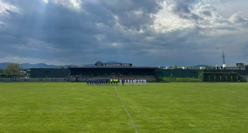 Hit 20. kolejki A-klasy Żywiec: TS Koszarawa vs LKS Leśna - Prawdziwe piłkarskie emocje! 7 goli, dramat, zwroty - relacja z meczu! 