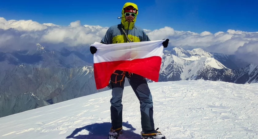 Samotny triumf na dachu świata: Piotr Krzyżowski zdobywa Makalu bez tlenu i wsparcia Szerpów