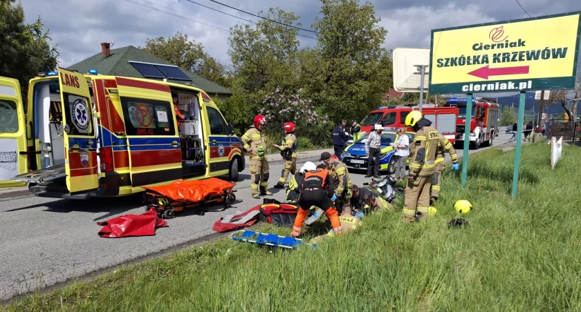 Zderzenie motocykla z samochodem osobowym w Łodygowicach. Jedna osoba ranna