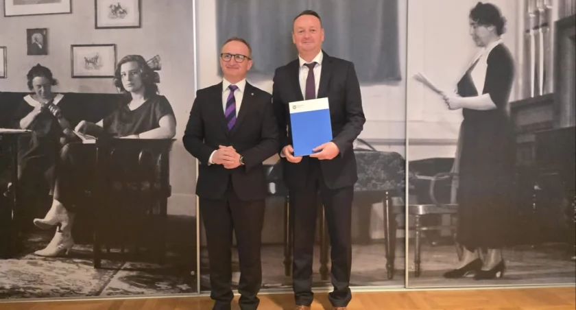 Nowe centrum Pewli Małej zyska wsparcie: podpisano umowę w ramach Inicjatywy Sołeckiej