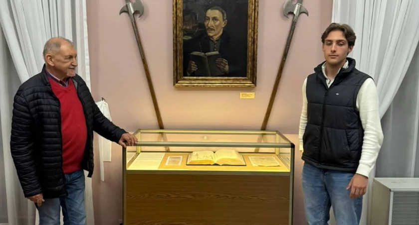 Żywiec: Burmistrz z wnukiem odwiedzają Muzeum Miejskie podczas Nocy Muzeów