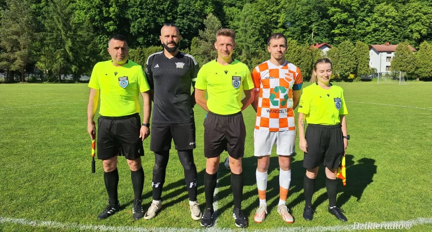 Mecz bezbramkowy w Żywcu: LKS Leśna i Stal-Śrubiarnia II remisują w starciu A klasy podokręgu Żywie