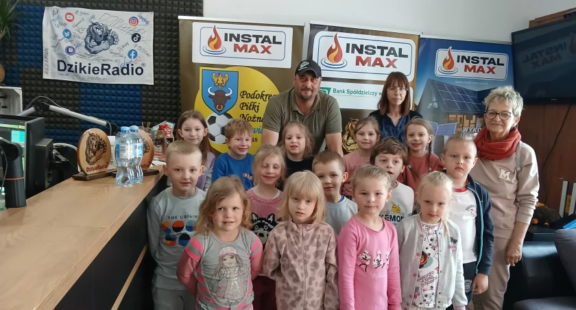 Mali Naukowcy na antenie! Przedszkolaki z wizytą w Dzikim Radiu na Kościuszki 4 w Żywcu.