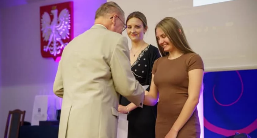 Triumf młodych poetek z Milówki na Uniwersytecie Bielsko-Bialskim