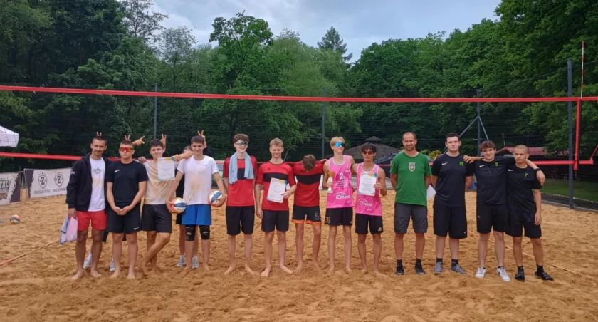 Sportowe Emocje na Piasku – Powiatowe Zawody w Siatkówce Plażowej w Żywcu! 