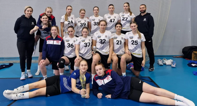 Pięciosetowy thriller w półfinale: siatkarki z Żywca tuż za podium! W emocjonującej batalii przegrywają.