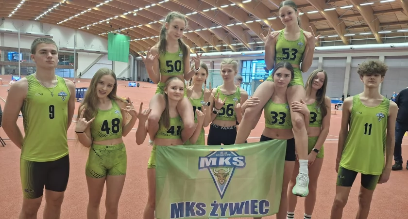 Młodzicy MKS-u Żywiec rozbili rekordy w Ostrawie! Nikita, Nikola, Maja i inni zawodnicy imponują formą na Mistrzostwach w Czechach.