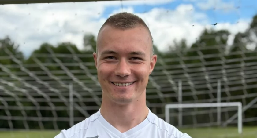 Nowy trener, nowe możliwości! Daniel Grabski przejmuje opiekę nad najmłodszymi grupami w Leśnej.