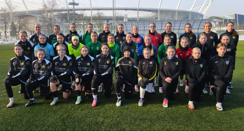 Konsultacja U15 i młodszych piłkarek na Stadionie Śląskim.