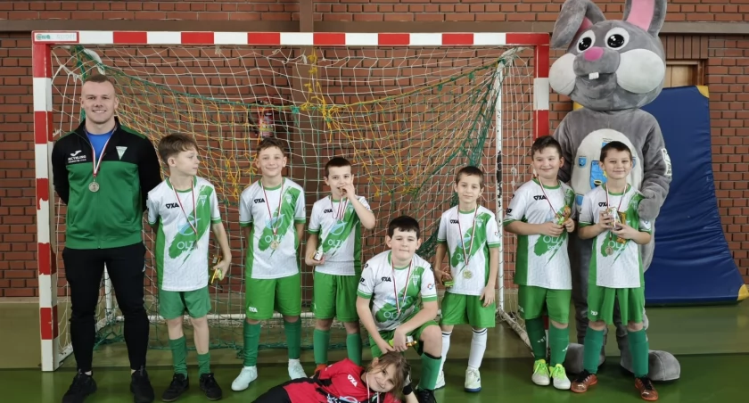 Emocjonujący turniej piłkarski młodych talentów Victorii Hażlach ujawnia determinację i walkę do końca!