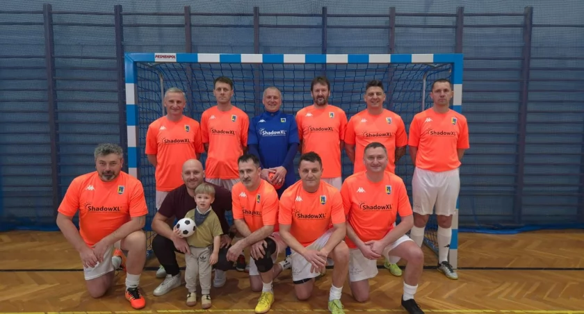 Wicemistrzostwo oldbojów Kuźni Ustroń w turnieju piłkarskim 45+ w Cieszynie - emocjonująca rywalizacja i popisowa wygrana 7:0!