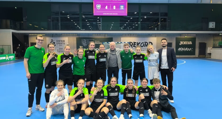 Rekord Bielsko-Biała pokonuje AZS UAM Poznań 4:0 w imponującym stylu.