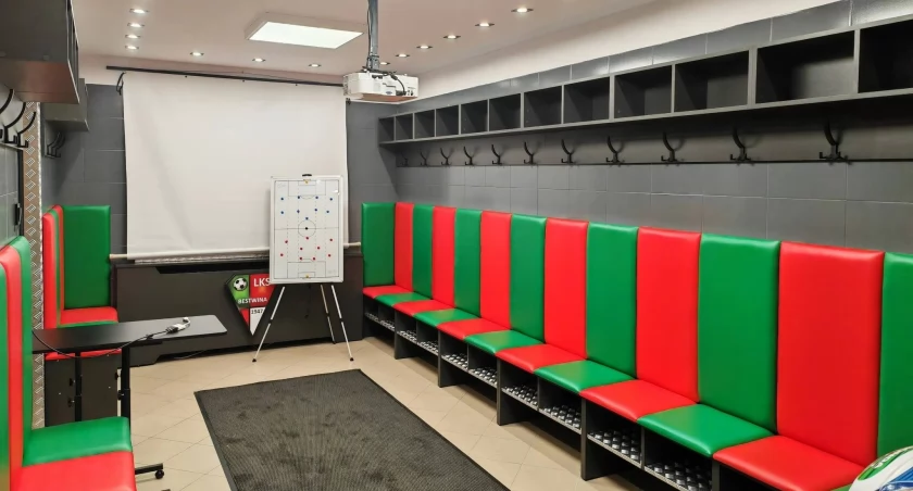 Nowa szatnia LKS-u Bestwina robi wrażenie – komfort i profesjonalizm na najwyższym poziomie