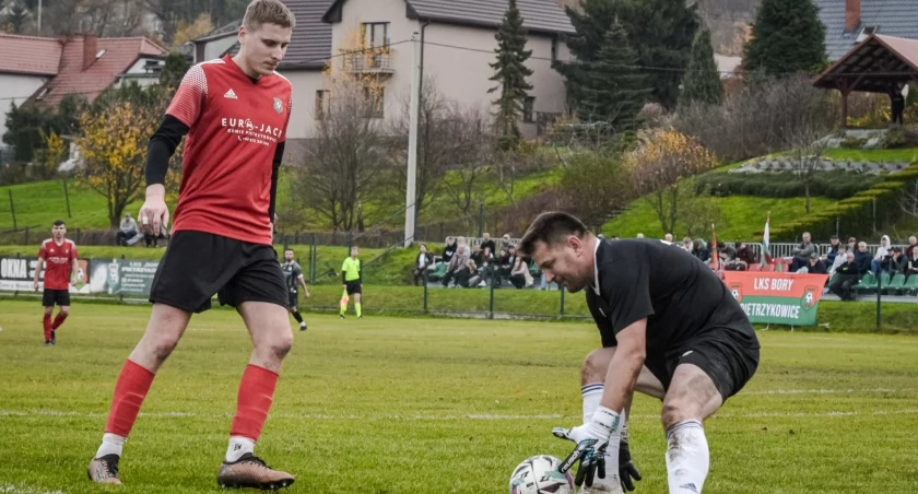 Zacięty pojedynek Bory Pietrzykowice vs Pionier Pisarzowice!