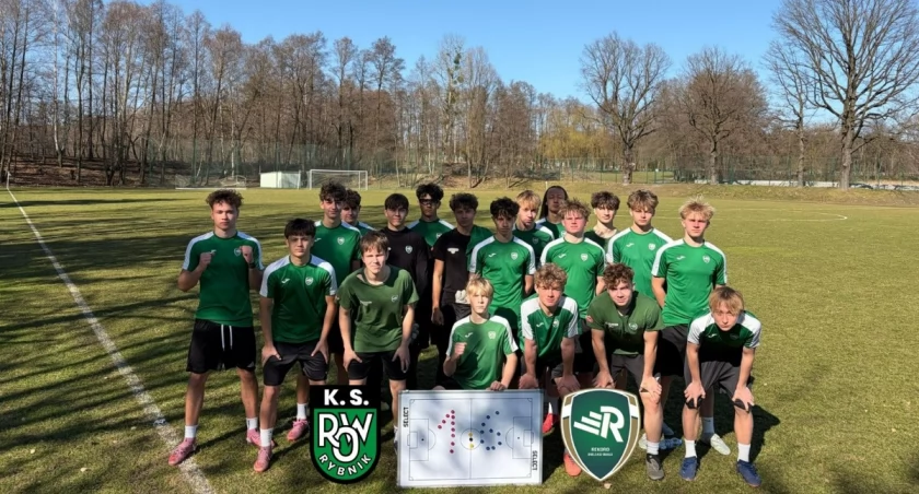 Młodzi piłkarze U-16 pewnie pokonują ROW Rybnik przed ligą