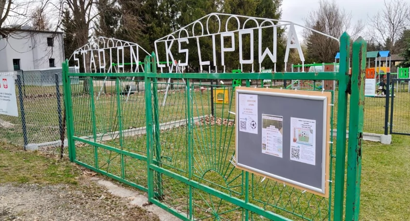 LKS Skrzyczne Lipowa wprowadza nową tablicę informacyjną dla kibiców.