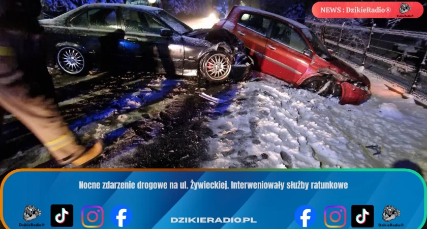 Zderzenie aut na ulicy Żywieckiej w środku nocy. Służby szybko interweniowały