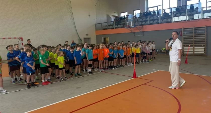 Sport i zabawa połączyły ponad 160 dzieci podczas Turnieju Gier i Zabaw