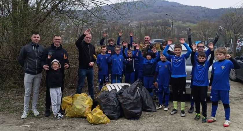 Zaangażowanie młodych sportowców kluczem do czystszej przyrody i lepszej integracji.
